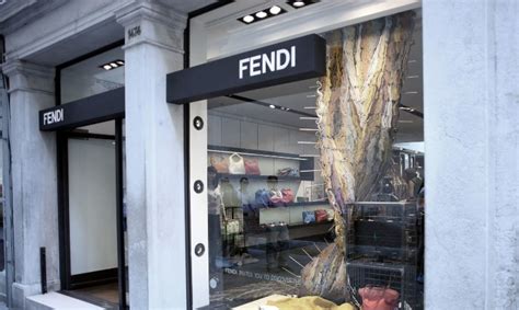 fendi posti di lavoro|Fendi Fermo: 300 assunzioni, nuova fabbrica di scarpe .